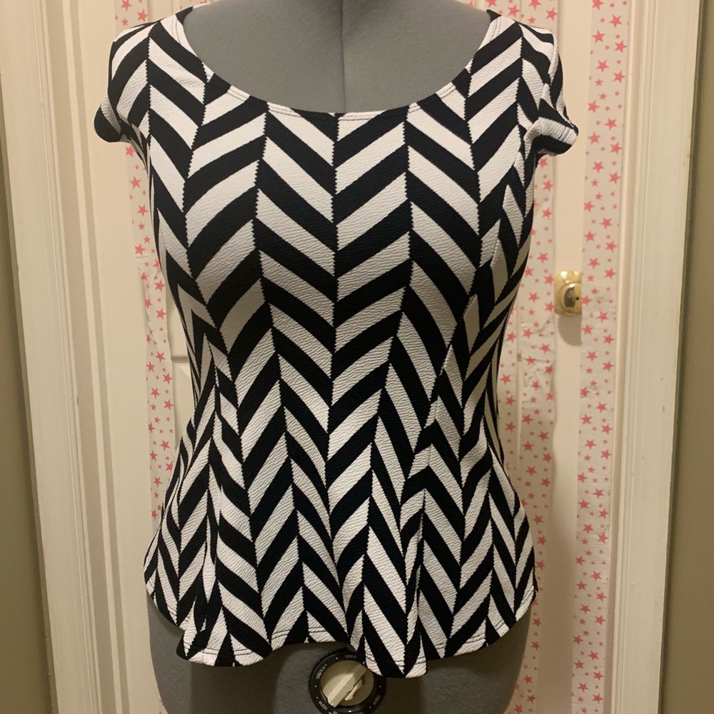 Zigzag black and white top peplum bottom